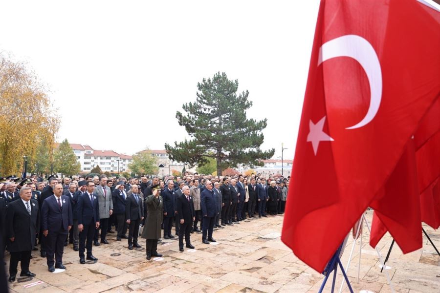 Atatürk, Saygı ve Özlemle Anıldı